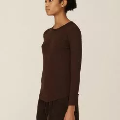 YMC Charlotte Long Sleeve Cotton T-Shirt Brown -Vendite DONNA YMC Charlotte Long Sleeve Cotton T Shirt Brown Model Detail 670x882 1