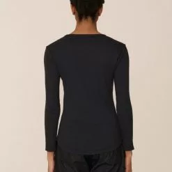 YMC Charlotte Long Sleeve Cotton T-Shirt Navy -Vendite DONNA YMC Charlotte Long Sleeve Cotton T Shirt Navy model retro 670x882 1